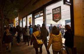 1574342047 exterior de una tienda k tuin durante anterior black friday