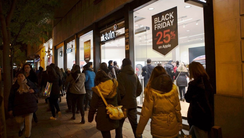 1574342047 exterior de una tienda k tuin durante anterior black friday