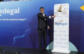 ep archivo   el presidente ejecutivo de redegal jorge vazquez en el tradicional toque de campana en