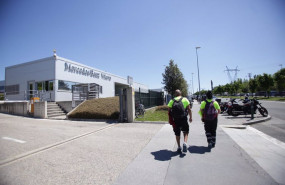 ep archivo   fachada de la planta de mercedes benz de vitoria tras la reanudacion este lunes de la