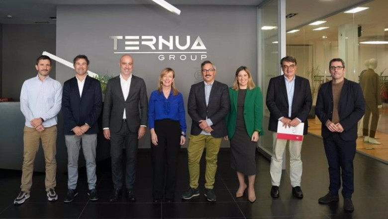 Archivo - La diputada general de Gipuzkoa, Eider Mendoza, y el presidente de Cámara de Gipuzkoa, Mauri Arregui., visitan las instalaciones de Ternua Group en Arrasate | DFG - Archivo ep archivo la diputada general de gipuzkoa eider mendoza y el presidente de camara de gipuzkoa