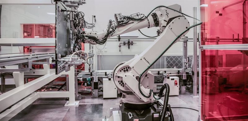 Archivo - Robot en una fábrica. Industria 4.0 | MICROSOFT - Archivo ep archivo robot en una fabrica industria 40