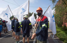 ep archivo   trabajadores de alcoa se manifiestan para defender el futuro de la fabrica de aluminio