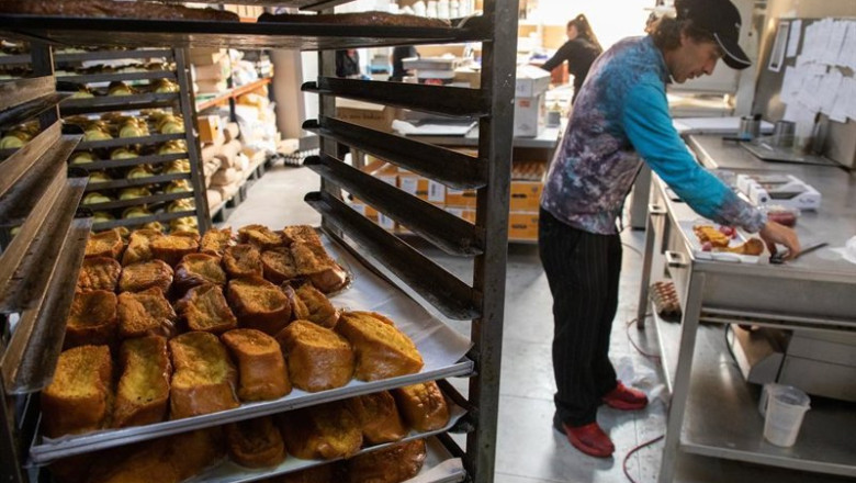 ep archivo un hombre trabajando en una pasteleria ep archivo un hombre trabajando en una pasteleria