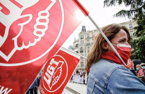 ep archivo   una mujer sostiene una pancarta de ugt en una imagen de archivo