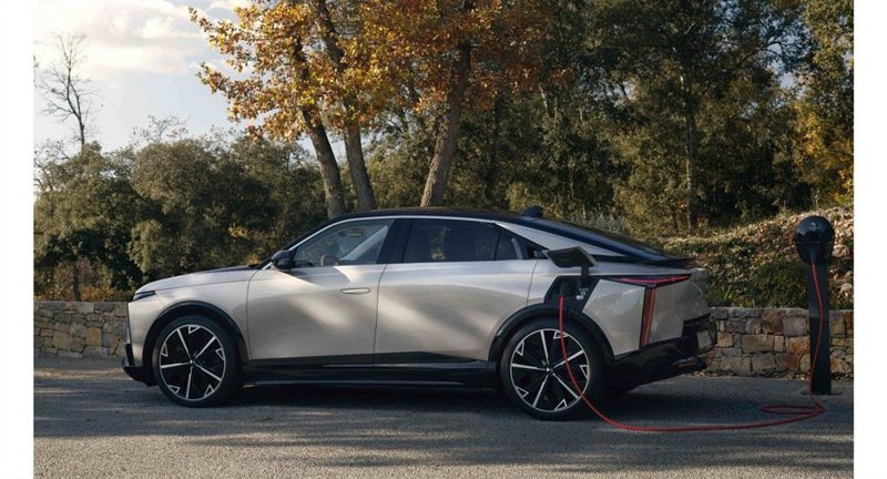 ep el ds n8 incorpora plug charge y un cargador trifasico de 22 kw para optimizar la carga electrica