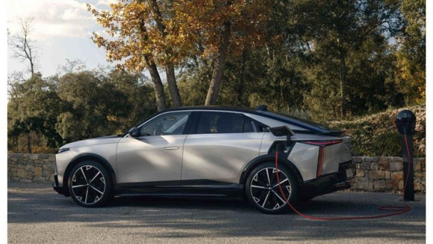 ep el ds n8 incorpora plug charge y un cargador trifasico de 22 kw para optimizar la carga electrica