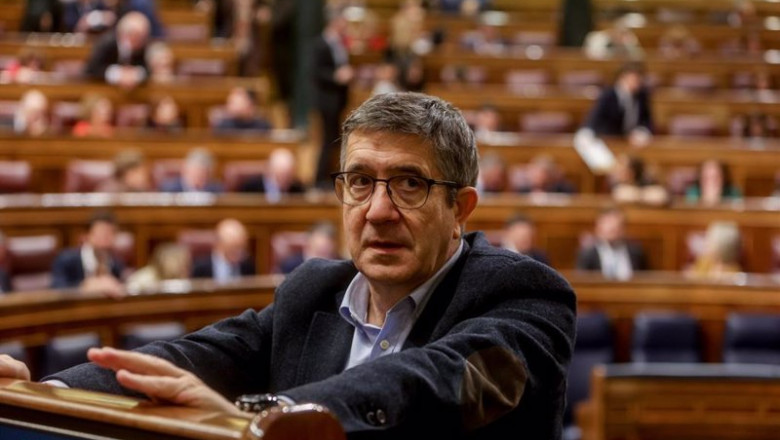 ep el portavoz del psoe en el congreso patxi lopez durante la sesion plenaria en el congreso de los ep el portavoz del psoe en el congreso patxi lopez durante la sesion plenaria en el congreso de los
