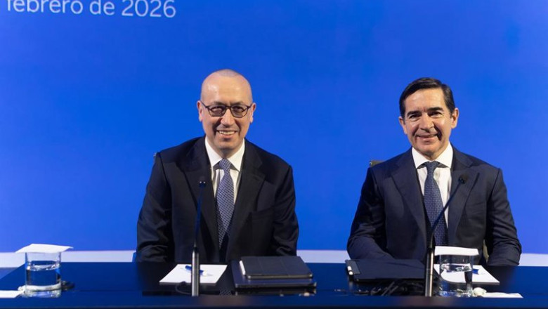 El presidente de BBVA, Carlos Torres Vila (d), y el consejero delegado, Onur Genç (i), presentan los resultados financieros correspondientes al ejercicio 2025, a 5 de febrero de 2026, en Madrid (España). | Eduardo Parra - Europa Press ep el presidente de bbva carlos torres vila d y el consejero delegado onur gen i presentan los 20260213181203