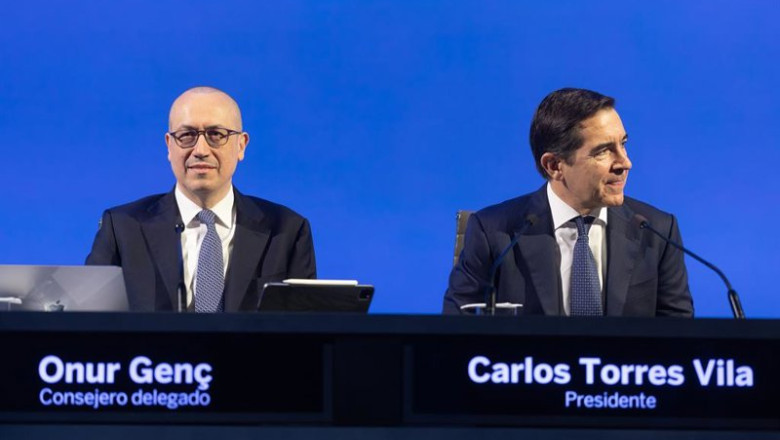 ep el presidente de bbva carlos torres vila d y el consejero delegado onur gen i presentan los 20260213182403