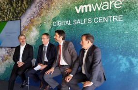 ep el primer tinent dalcalde de barcelona jaume collboni el ceo de vmware pat gelsinger el conseller