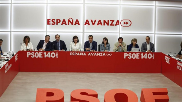 ep el secretario general del psoe y presidente del gobierno en funciones pedro sanchez 5i junto a la