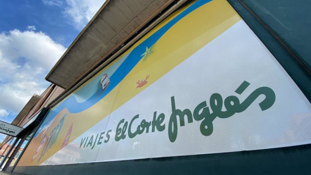ep entrada de un local de viajes el corte ingles en madrid espana a 20 de abril de 2020