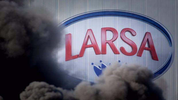 ep humo en las inmediaciones de la planta de larsa durante una accion sindical para exigir unos