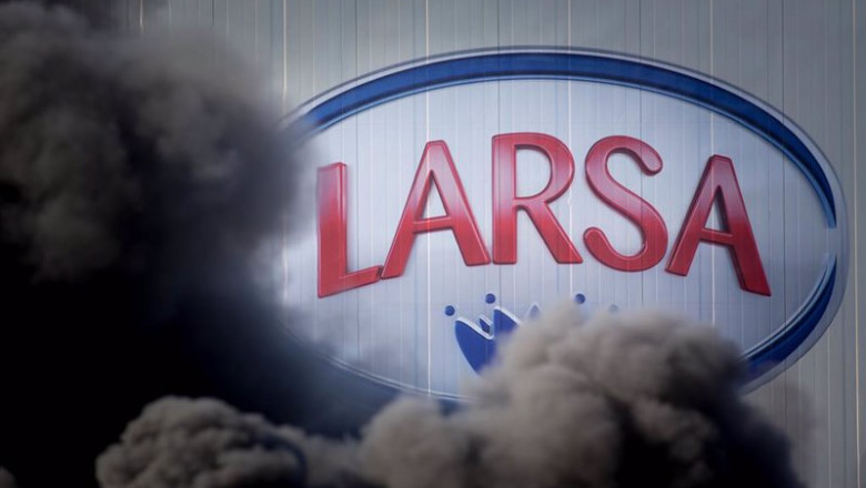 ep humo en las inmediaciones de la planta de larsa durante una accion sindical para exigir unos