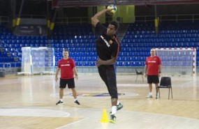 ep jugadorbara lassabalonmano wael jallouzun entrenamiento