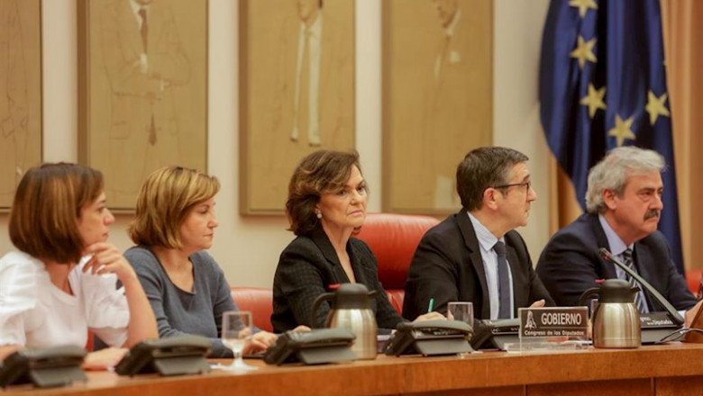 La icepresidenta del Gobierno, Carmen Calvo, en la Comisión Constitucional del Congreso. | Ricardo Rubio - Europa Press ep la icepresidenta del gobierno carmen calvo en la comision constitucional del congreso