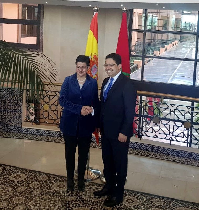 La ministra de Asuntos Exteriores, Unión Europea y Cooperación, Arancha González Laya y el ministro de Exteriores marroquí, Nasser Bourita, posan antes de su reunión durante la visita de ministra a Marruecos, en Rabat (Marruecos), a 24 de enero de 2020. | Ministerio de Asuntos Exteriores ep la ministra de asuntos exteriores union europea y cooperacion arancha gonzalez laya y el ministro