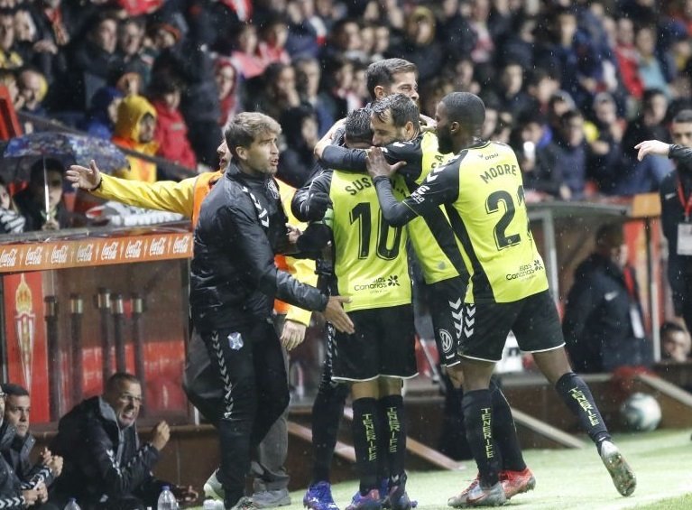 ep los jugadores del cd tenerife celebran un gol ante el sporting