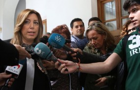 ep susana diaz atiendelos medioslos pasillosparlamento andaluz