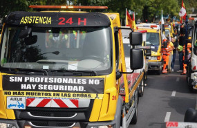 ep varias gruas durante una protesta por la uberizacion del sector a 7 de octubre de 2022 en madrid