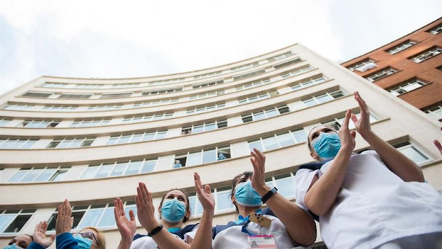 ep varios sanitarios agradecen el apoyo recibido durante el homenaje a los sanitarios en el hospital