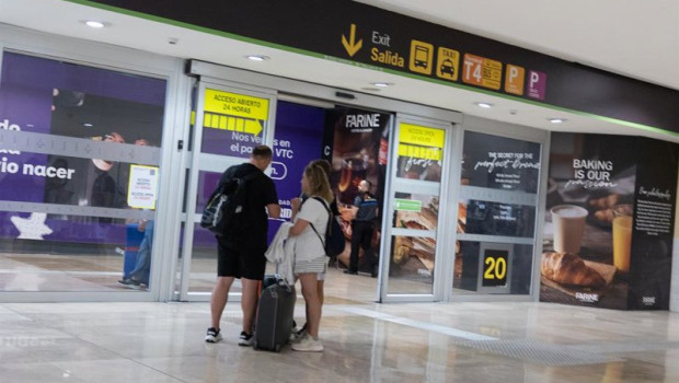 ep viajeros en el aeropuerto adolfo suarez madrid barajas a 17 de agosto de 2026 en madrid espana