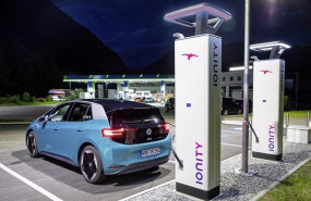 ep volkswagen id cargando en estacion ionity