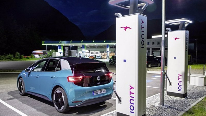 ep volkswagen id cargando en estacion ionity