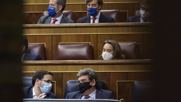 ep archivo   fila abajo el ministro de consumo alberto garzon i y el ministro de inclusion seguridad