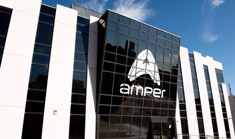 Amper vuelve a beneficios y gana 1,2 millones en el primer semestre