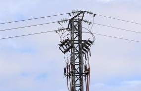ep archivo   un poste electrico a 14 de marzo de 2025 en madrid espana