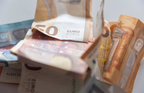 ep archivo varios billetes en una mesa a 9 de enero de 2024 en madrid espana ep archivo varios billetes en una mesa a 9 de enero de 2024 en madrid espana