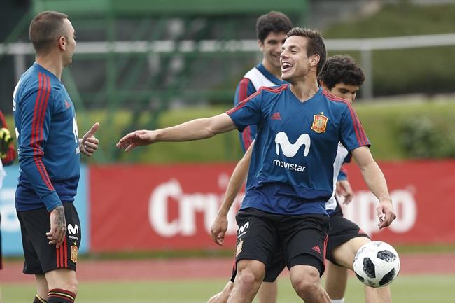 César Azpilicueta junto a Iago Aspas | PRENSA RFEF ep cesar azpilicuetaa iago aspas
