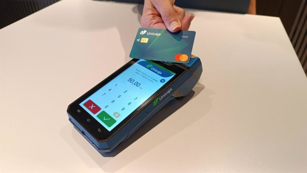 ep economia  unicaja sortea 55 premios de hasta 250 euros por el uso de tarjetas y bizum