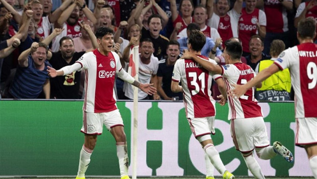 ep el ajax celebra el pase a la fase de grupos de la champions