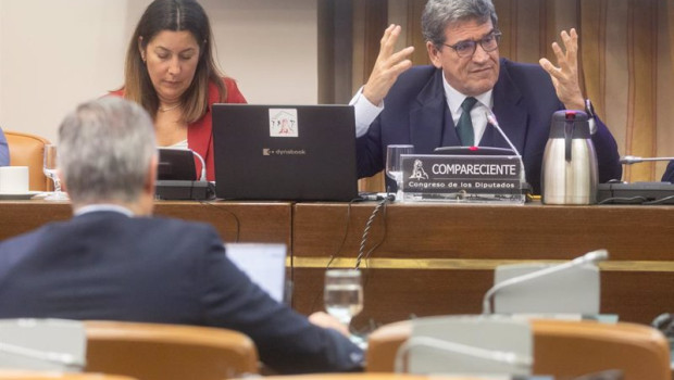 ep el gobernador del banco de espana jose luis escriva d comparece en la comision de economia