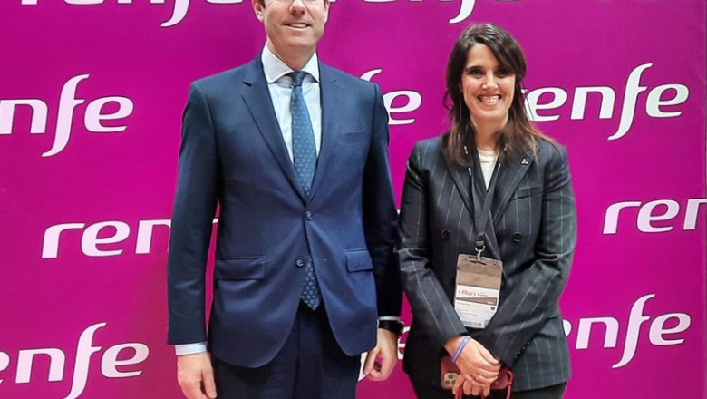 ep firma del acuerdo entre renfe y avanza en fitur ep firma del acuerdo entre renfe y avanza en fitur