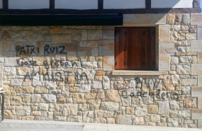 ep imagen del batzoki de larrabetu atacado con pintadas