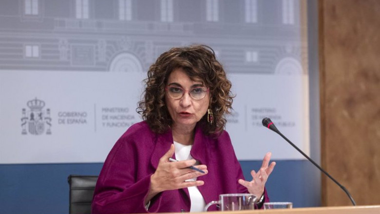 La ministra de Hacienda y Función Pública, María Jesús Montero, comparece ante los medios este jueves. | Alberto Ortega - Europa Press ep la ministra de hacienda y funcion publica maria jesus montero comparece ante los medios este