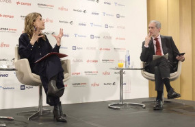 ep la ministra de transportes movilidad y agenda urbana raquel sanchez conversa con el director de