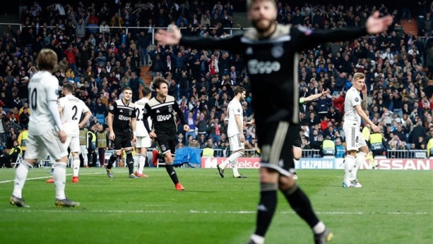 ep lasse schone celebra el 1-4 en el real madrid-ajax de la vuelta de octavos de la liga de