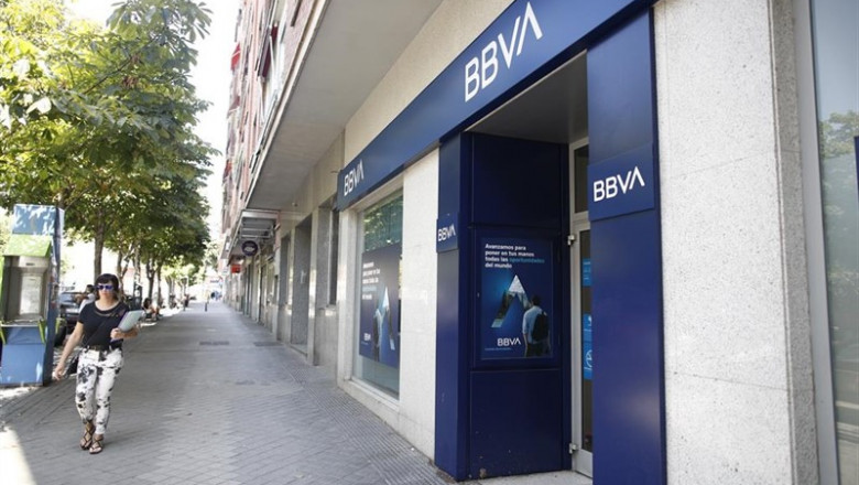 Oficina del BBVA en Madrid con el nuevo logo de la compañía. | Eduardo Parra - Europa Press ep oficinabbvamadridnuevo logola compania