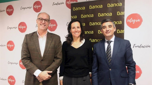 ep pie de foto izda a dcha el director de gestion responsable de bankia david menendez la directora