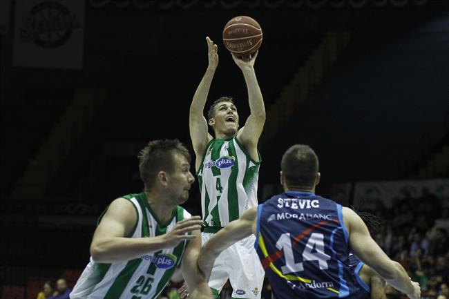 Radicevic anota en el Real Betis-MoraBanc Andorra | ACB PHOTO/F. RUSO ep radicevic anotareal betis-morabanc andorra