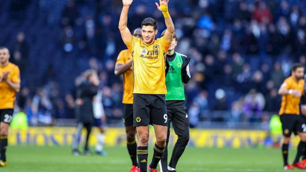 ep raul jimenez celebra una victoria con el wolverhampton wanderers