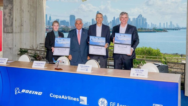 ep stephanie pope president and ceo of boeing commercial airplanes president jose raul mulino of