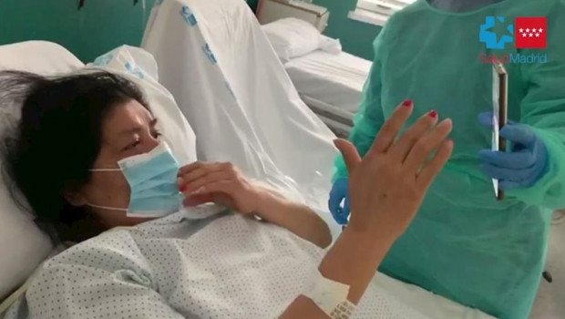 ep una madre y su hija ambas ingresadas en el 12 de octubre hablan por videoconferencia