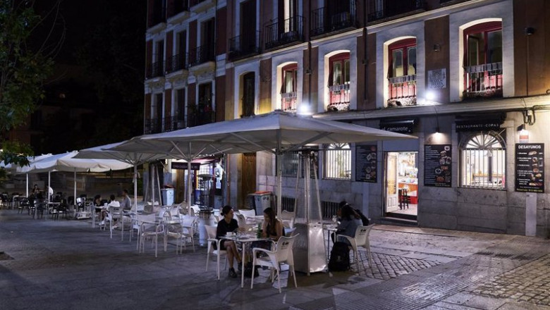 Varias personas en una cafetería de Madrid. La hostelería es uno de los sectores con mayor número de concursos. | Europa Press ep varias personas en una cafeteria de madrid la hosteleria es uno de los sectores con mayor numero