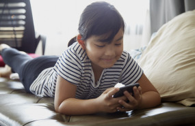 1648725159 qustodio ni a usando m vil 